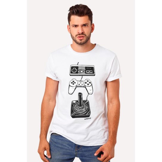 Camiseta Nerd Chic Gamer Evolution Control Para gamers de gerações
