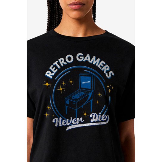 Camiseta Nerd Chic Retro Gamer Never Die - Os Primeiros Jogadores Nerd